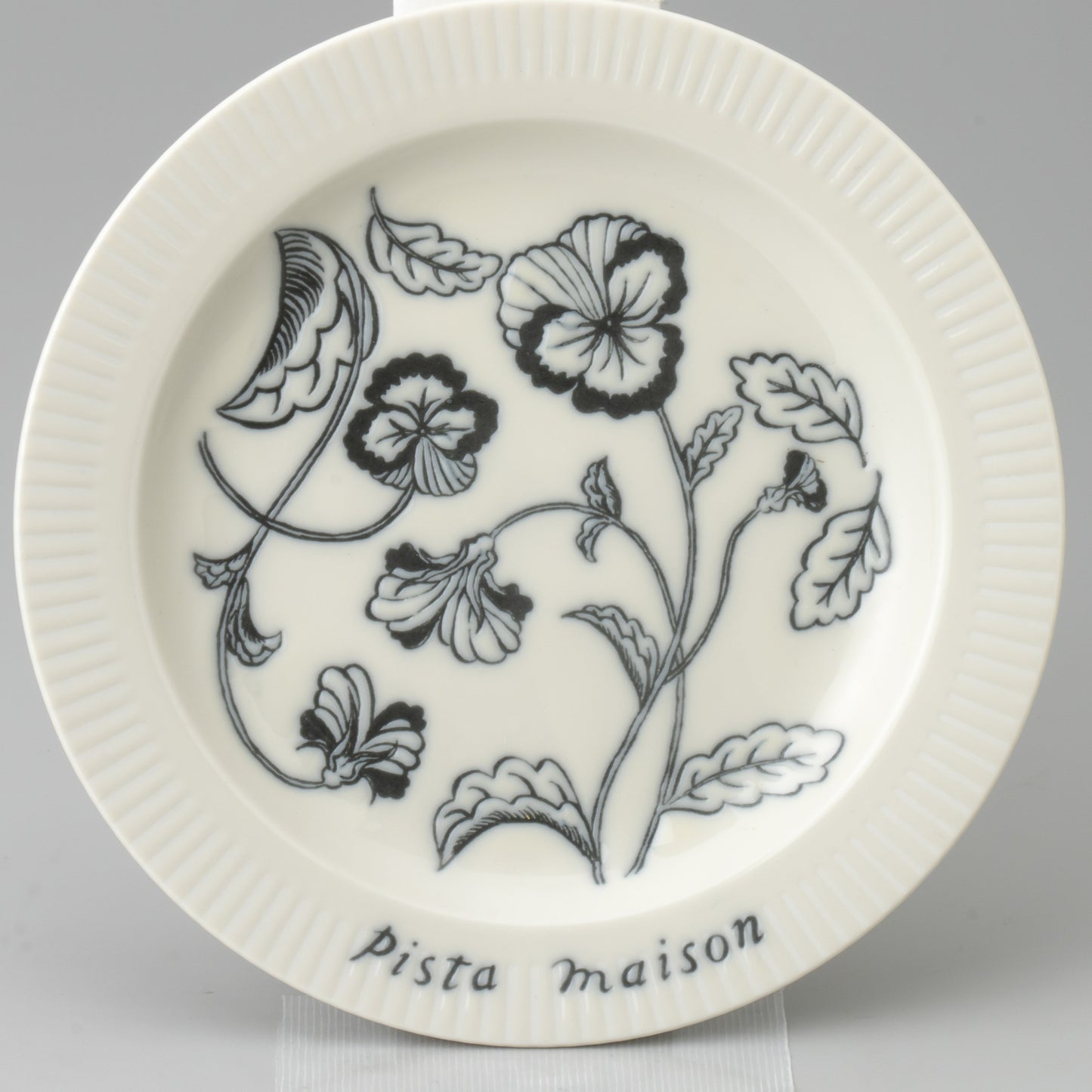 Pansy Black 71/2 Cake
